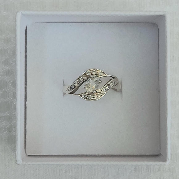 White Gold And Diamond Ring - Picture 2 of 3
